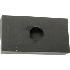 Gummiplate for demping i traktorer, holder utstyret stabilt og sikkert.