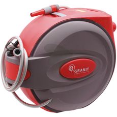 Automatisk slangtrommel som holder 30 meter slange for enkel bruk.