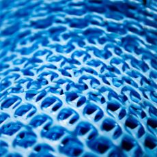 Holdbart blått nett til verperede, 121 cm og 20 m langt, for å beskytte eggene.