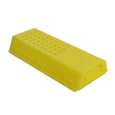 Avlangt gult bur for bidronning, perfekt for trygg transport.