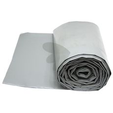 Grå presenning, multifunksjonell og slitesterk, perfekt for beskyttelse og dekking.