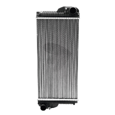 John Deere RE245228 radiator, sikrer maksimal kjøling.