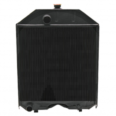 Radiator MF 3666234M91, perfekt for å holde traktoren i toppform og kjølig.