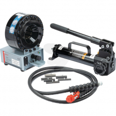 Slangepresse utstyrt med ekstern håndpumpe for økt fleksibilitet og funksjon.