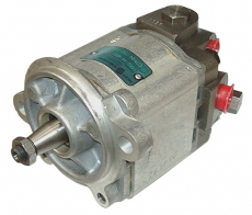 Servopumpe for Ford County 1124, perfekt for effektiv styring og ytelse.