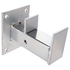 Nedre styrestykke av sinkbelagt, perfekt for reparasjoner og vedlikehold av maskiner.