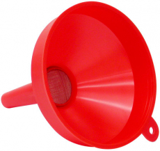 En trakt med 160 mm sil som sikrer ren og enkel væsketilførsel.