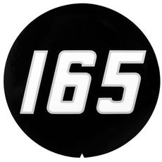 Rund sideetikett for MF 1866946M1, viktig tilbehør for traktorer og maskiner.