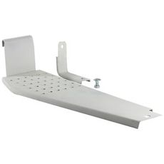 Venstre fotsteg for MF, gir trygg tilgang til traktoren.