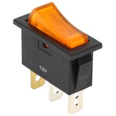 På/Av bryter 12V med gul lampe, synlig og brukervennlig.