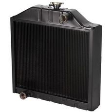 Radiator Valtra 33353410, viktig komponent for effektiv motoravkjøling.
